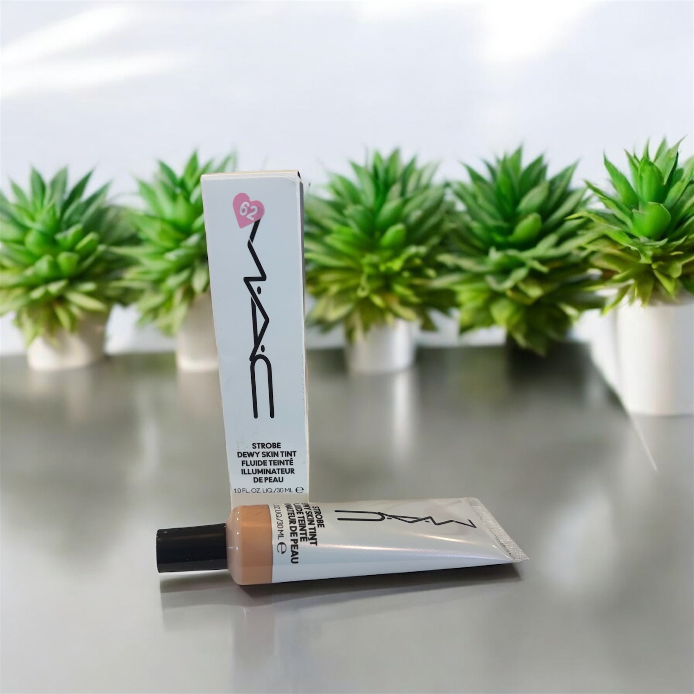 MAC Strobe Skin Tint *Light 4*